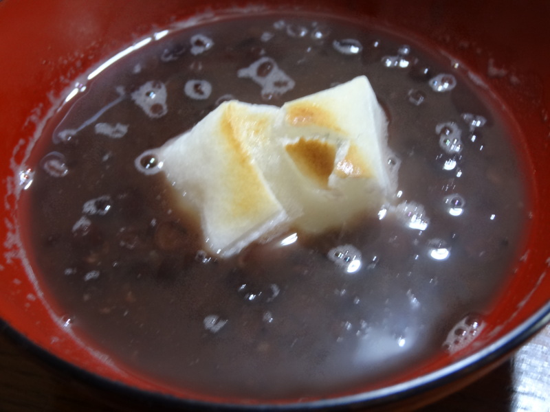 自家製餃子、ベーコン野菜炒め、のっぺい汁、白菜ロールの和風ポトフ、締めのラーメンです。_c0225997_158136.jpg