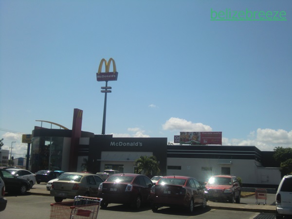 マクドナルド　in  Chetumal Mexico_c0322902_12485082.jpg