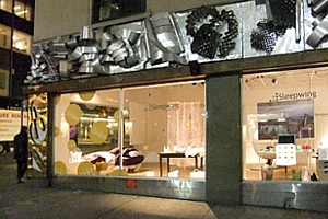NYの街角に睡眠マシーンのポップアップ展示?!_b0007805_22585216.jpg