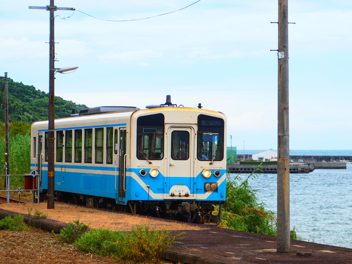 海を望む小さな駅 【四国旅２１】_b0244424_0361061.jpg