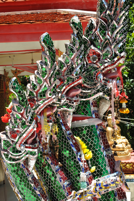 Wat Phra Yai temple　ワット・プラヤイ寺院_d0027656_14312769.jpg