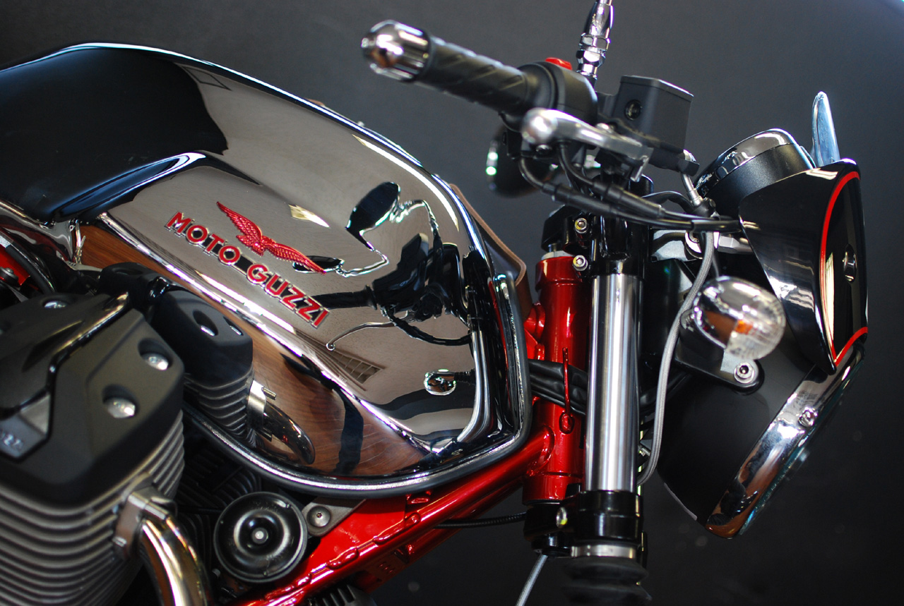 MOTO GUZZI V7 RACER 入荷!_d0099181_19173672.jpg