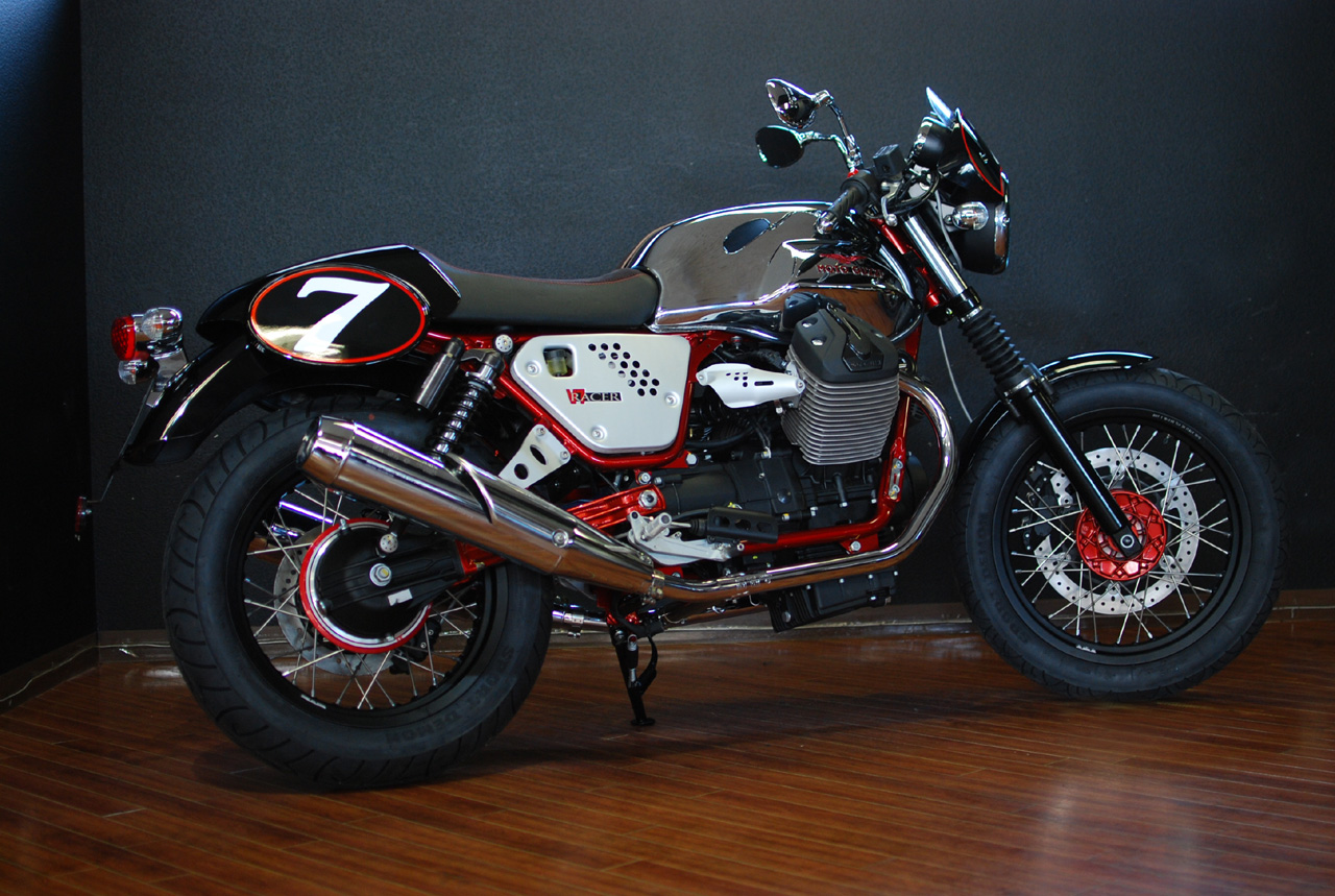 MOTO GUZZI V7 RACER 入荷!_d0099181_21173638.jpg