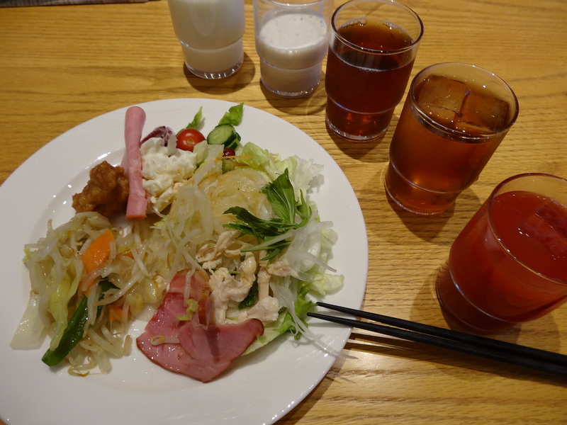 成田空港そばのいつものホテルのいつものブッフェの朝ご飯です。_c0225997_0444844.jpg