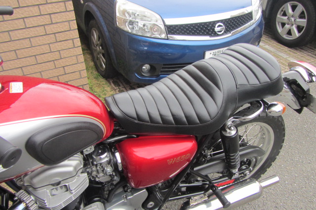 w650 あっけない 純正シート 初期型 w650 あっけない 純正シート 初期型