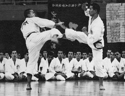 中山猛夫師範をめざしての巻 : 実戦カラテ 大阪拳友会