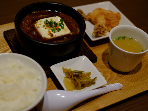 「大久保 中華の食卓 はちはちのくずし麻婆豆腐定食」_a0000029_051023.jpg