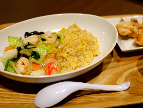 「大久保 中華の食卓 はちはちのくずし麻婆豆腐定食」_a0000029_0545148.jpg