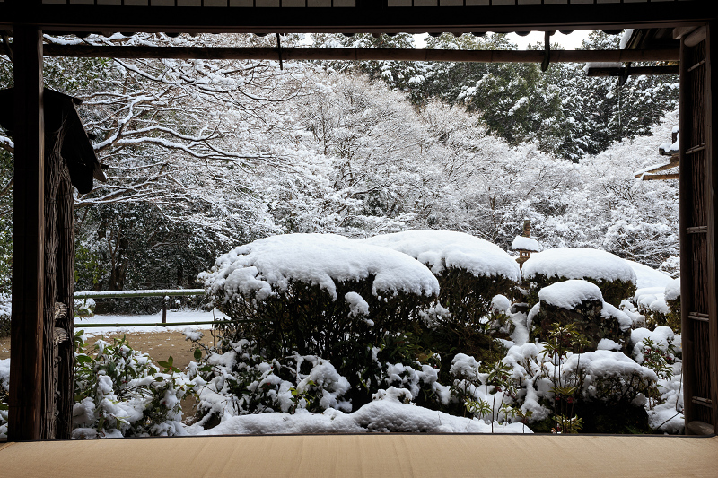 【額縁光景・その16】詩仙堂の雪景色_f0155048_0121347.jpg