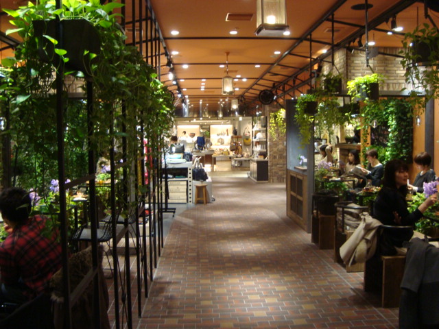 吉祥寺「青山フラワーマーケット TEA HOUSE」へ行く。_f0232060_14353120.jpg