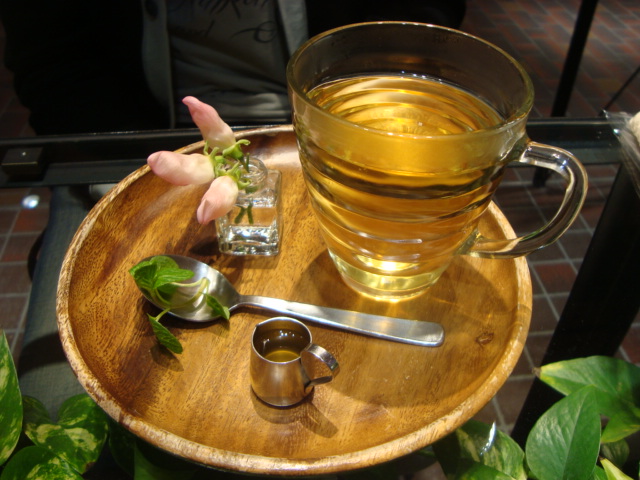 吉祥寺「青山フラワーマーケット TEA HOUSE」へ行く。_f0232060_1441576.jpg