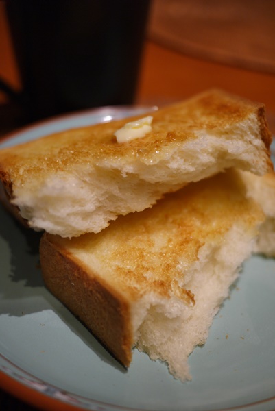 ブレドールのエシレ角食パン Kibiya マーロウ Life Is Delicious