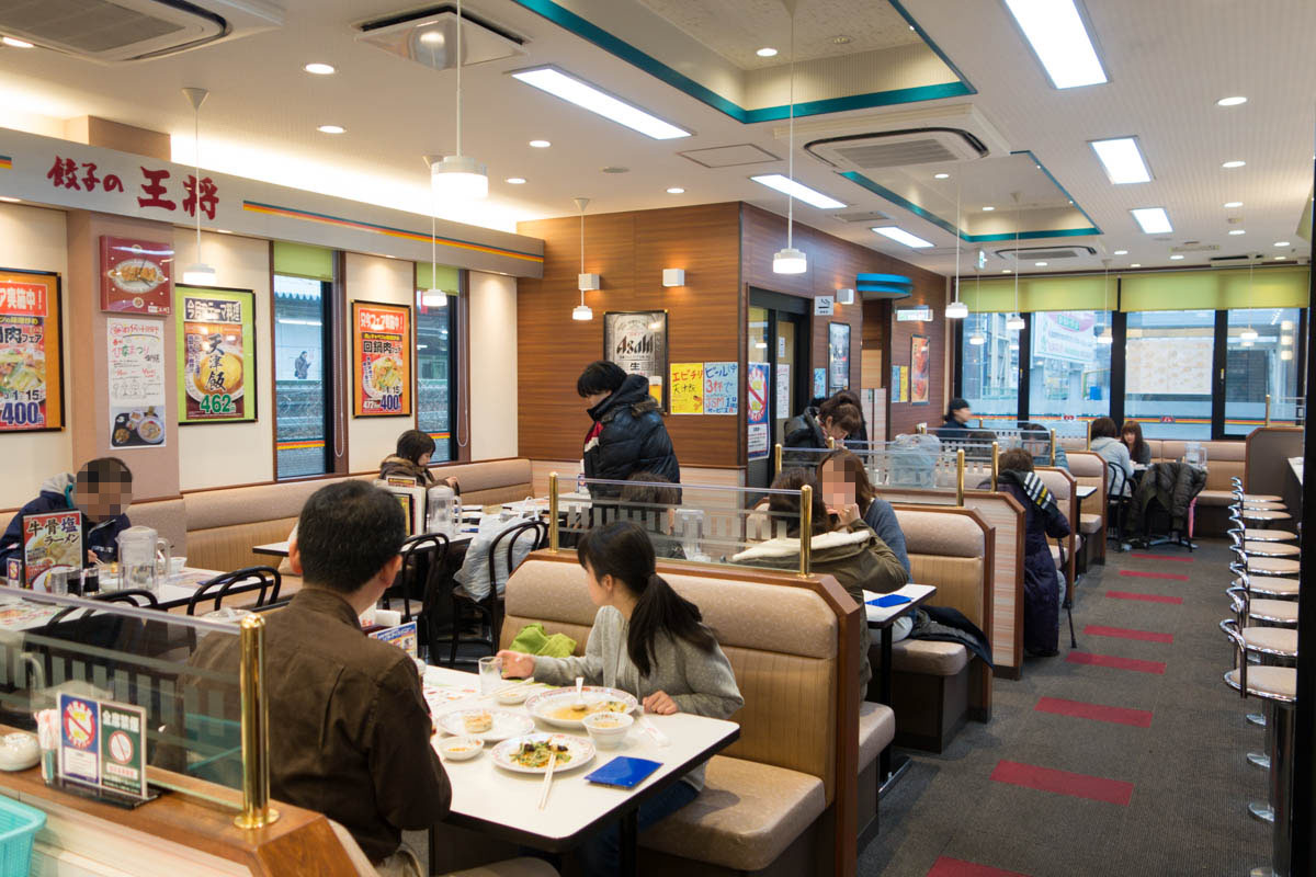 ファミレスっぽく こぎれいで明るい王将 餃子の王将 東神奈川駅西口店 海辺でひとりごと ファミレスっぽく こぎれいで明るい王将 餃子の王将 東神奈川駅西口店 海辺でひとりごと