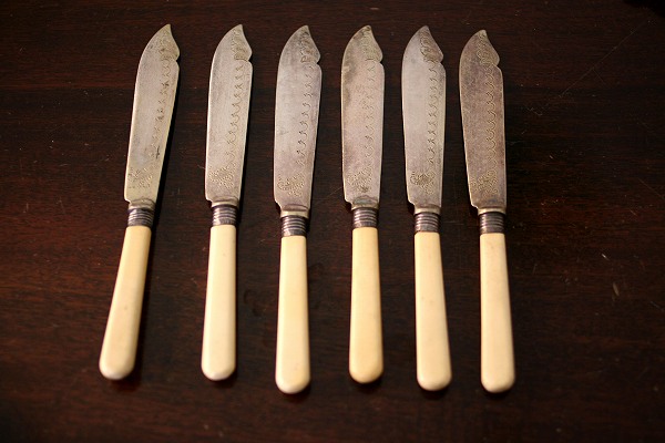 英国製骨の柄のナイフとフォーク スペイン バルセロナ アンティーク Gyu S Shop 英国製骨の柄のナイフとフォーク スペイン バルセロナ アンティーク Gyu S Shop