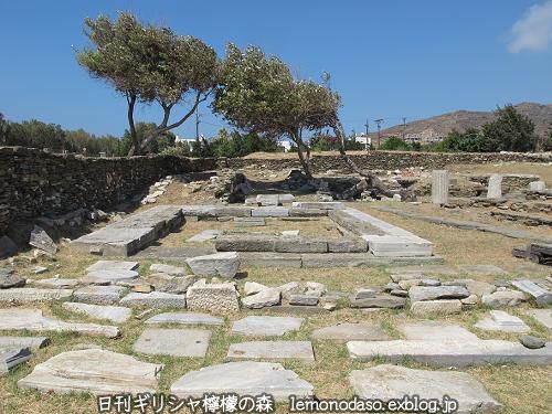 ティノス島キオニアの建物Ｄは神々の小神殿か？_c0010496_20254367.jpg