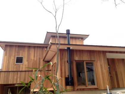 まもなく完成です♪ /「森に佇むイエ/観世音寺の小屋」_e0029115_18464352.jpg