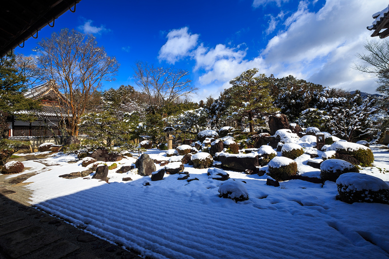【額縁光景・その17】雪の庭（妙満寺）_f0155048_23295912.jpg