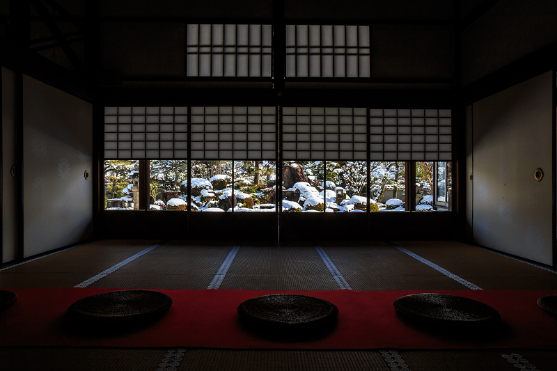【額縁光景・その17】雪の庭（妙満寺）_f0155048_23311089.jpg