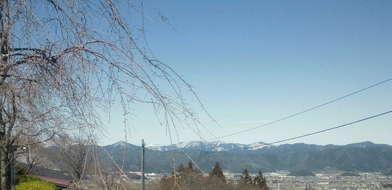 遠くに見える雪山_d0306603_1253616.jpg