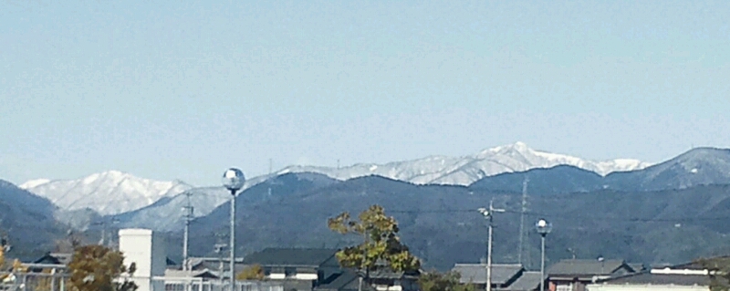 遠くに見える雪山_d0306603_1265652.jpg