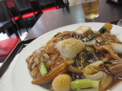 今日は平和に「中華丼」@北京飯店_c0212604_2291725.jpg