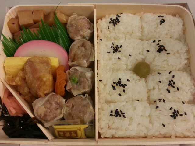 崎陽軒 シウマイ弁当¥750 @東京駅_b0042308_13172130.jpg