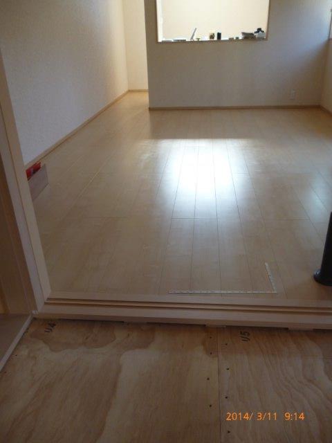 快適な暖房 「床暖房」を施工します_e0207151_1827193.jpg