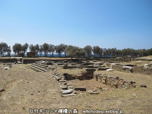 ティノス島のキオニアの泉場遺跡_c0010496_20340156.jpg