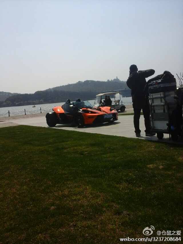 Rain 中国　　映画　撮影の様子。こんな車に＠＠_c0047605_21111480.jpg