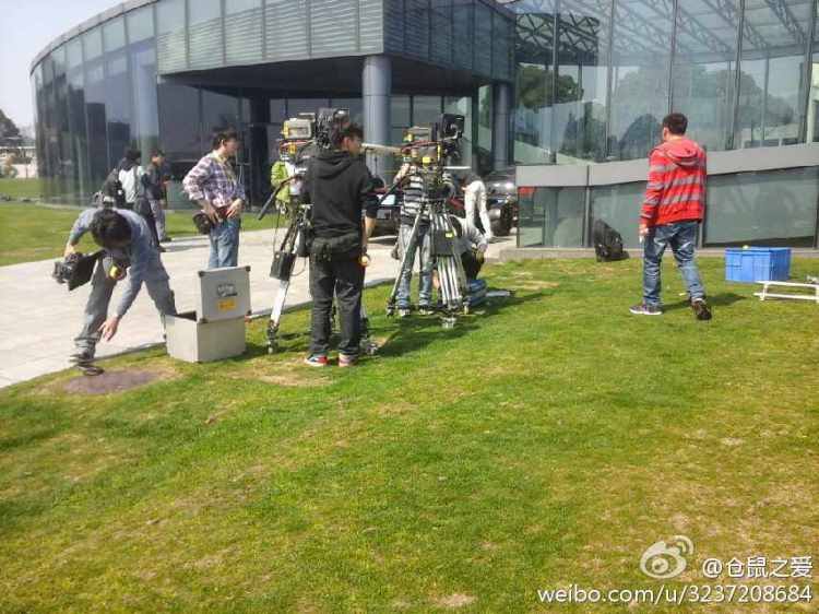 Rain 中国　　映画　撮影の様子。こんな車に＠＠_c0047605_21115758.jpg