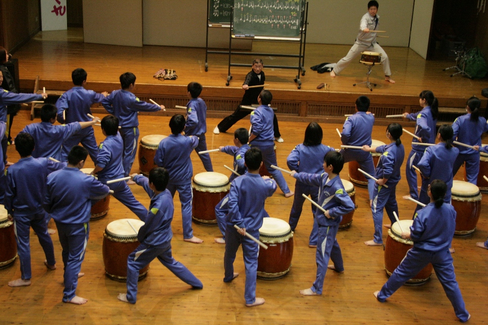 小川中学校和太鼓活用音楽授業（１年２組第２回目）_c0034622_1650158.jpg