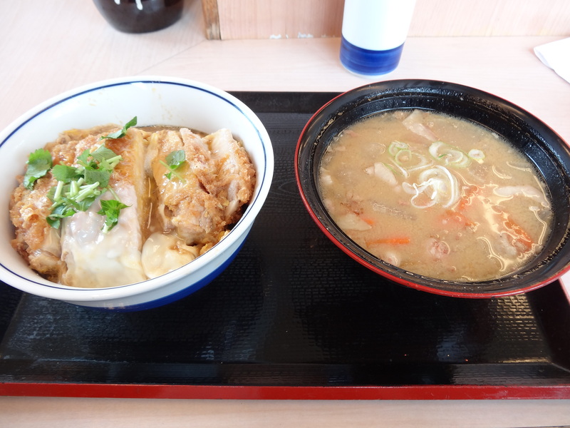 チェーンの豚カツとカツ丼専門店、ですが期間限定の極厚ロースカツ丼はお勧めです。_c0225997_12331567.jpg