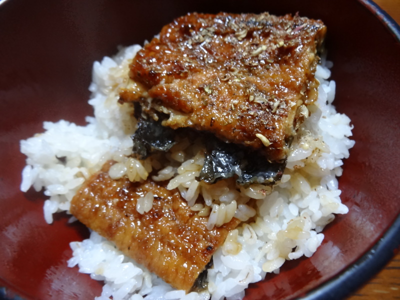 野菜サラダ、鶏もも肉バター焼き、根菜の煮物、鰻丼、ハンバーガー、茸ご飯です。_c0225997_621251.jpg