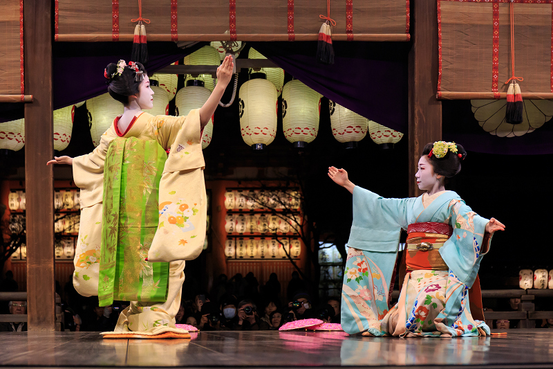 京都・東山花灯路2014　舞踊奉納（祇園甲部・亜矢子さん、恵里葉さん）_f0155048_23441529.jpg