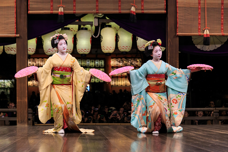 京都・東山花灯路2014　舞踊奉納（祇園甲部・亜矢子さん、恵里葉さん）_f0155048_23464615.jpg