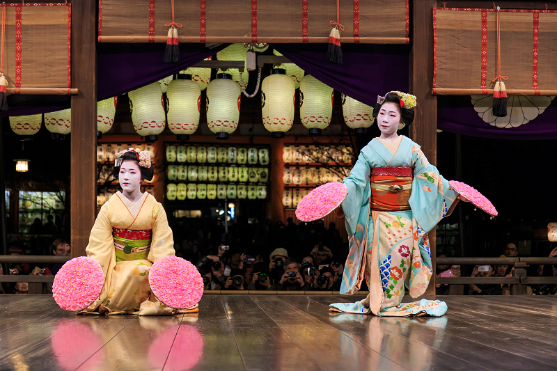 京都・東山花灯路2014　舞踊奉納（祇園甲部・亜矢子さん、恵里葉さん）_f0155048_23475194.jpg