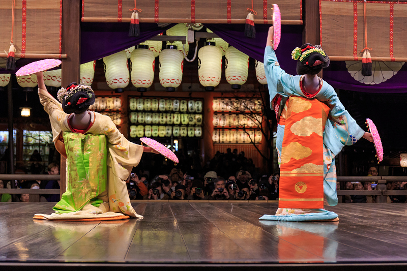 京都・東山花灯路2014　舞踊奉納（祇園甲部・亜矢子さん、恵里葉さん）_f0155048_2347674.jpg