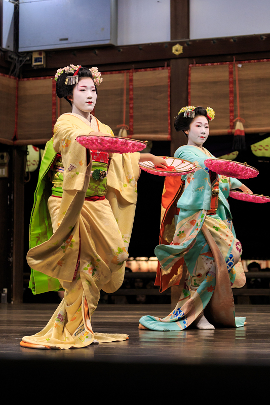 京都・東山花灯路2014　舞踊奉納（祇園甲部・亜矢子さん、恵里葉さん）_f0155048_23494650.jpg