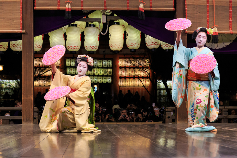 京都・東山花灯路2014　舞踊奉納（祇園甲部・亜矢子さん、恵里葉さん）_f0155048_23503854.jpg