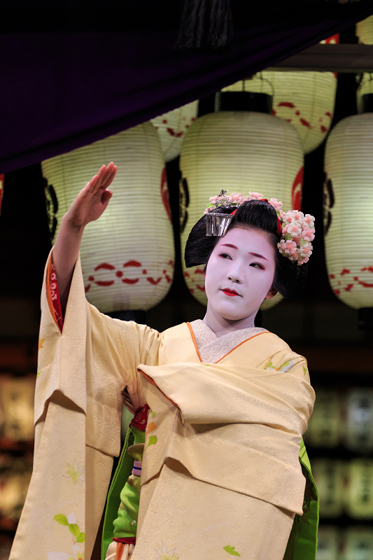 京都・東山花灯路2014　舞踊奉納（祇園甲部・亜矢子さん、恵里葉さん）_f0155048_23504453.jpg