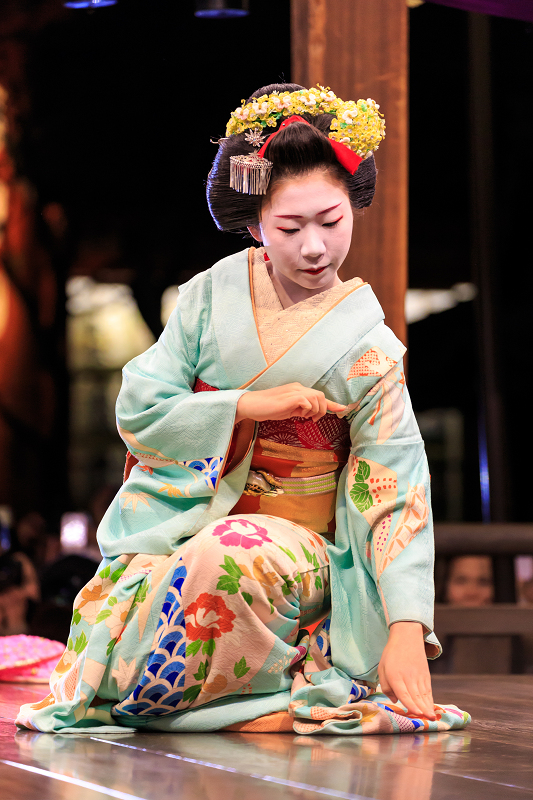 京都・東山花灯路2014　舞踊奉納（祇園甲部・亜矢子さん、恵里葉さん）_f0155048_2351727.jpg