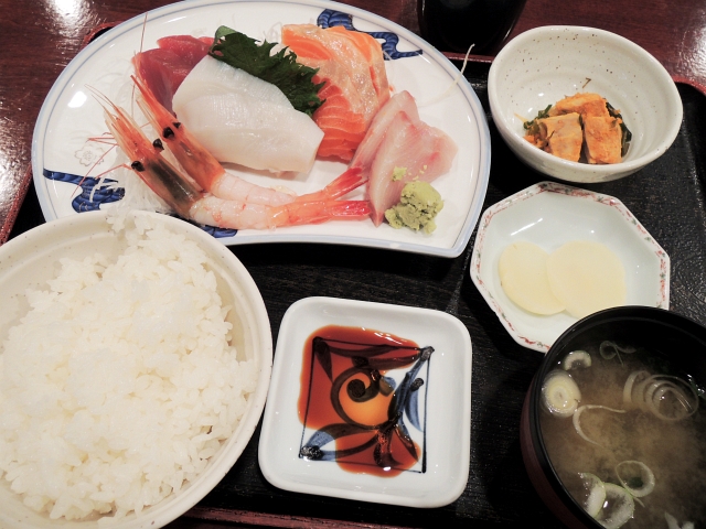 お刺身定食730円_d0188162_21105844.jpg