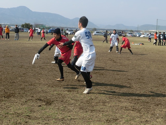 春一番の強風の中 富士川緑地で「アルティメット ドリームカップ 2014」_f0141310_7172722.jpg