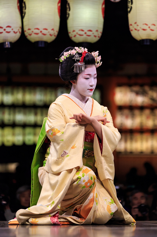 京都・東山花灯路2014　舞踊奉納（祇園甲部・亜矢子さん、恵里葉さん）_f0155048_0313735.jpg