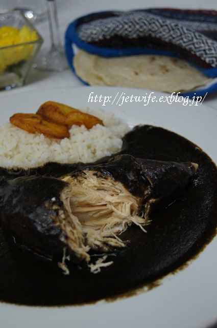 Bonita Oaxacaへ　(4)　食い倒れのオアハカ料理　Mole Negro_a0254243_749253.jpg