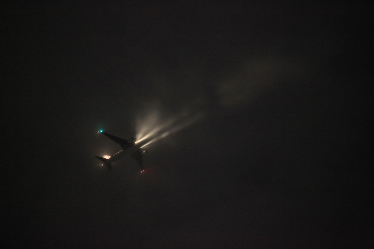 夜の雲を照らす光 Toumei Oak 空の写真集