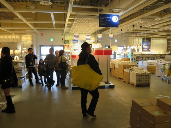 飼い主、初IKEA。_b0107163_272545.jpg