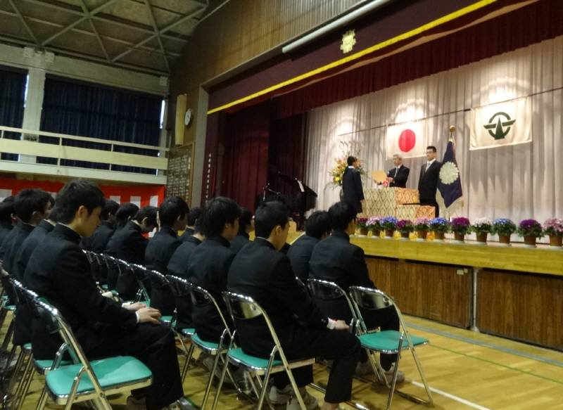 市立中学校で卒業式_f0059673_18521092.jpg