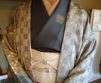 西陣織大会へ・お洒落な長羽織に桜の帯のお客様。_f0181251_1759251.jpg