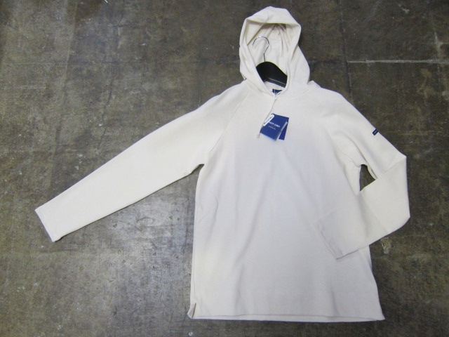 いつの時代も普遍に使えます(^^♪ St.James ・・・ Natural & WHITE カラー!! _d0152280_1529127.jpg